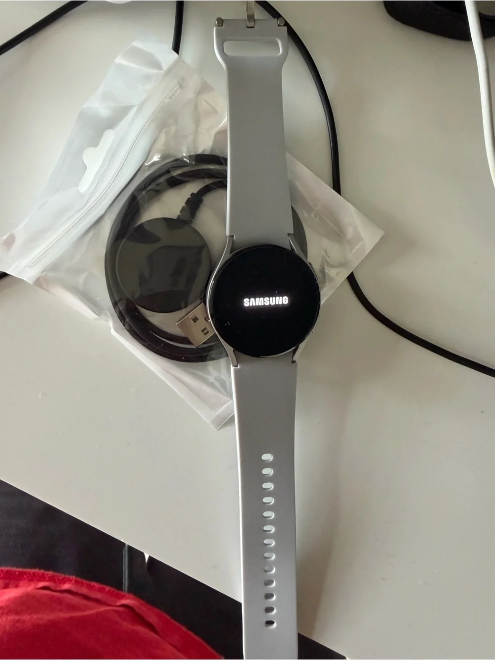 Samsung Galaxy watch 4 – White Silicone Band